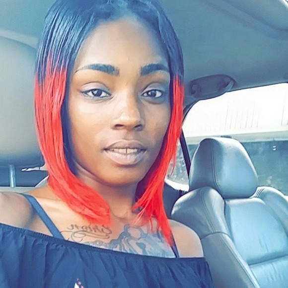 Profile Picture of Ebony Nibblett (@ebony102) on Poshmark