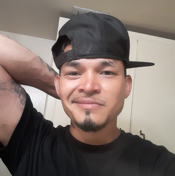 Profile Picture of Albert Losoya (@albertlosoya) on Poshmark