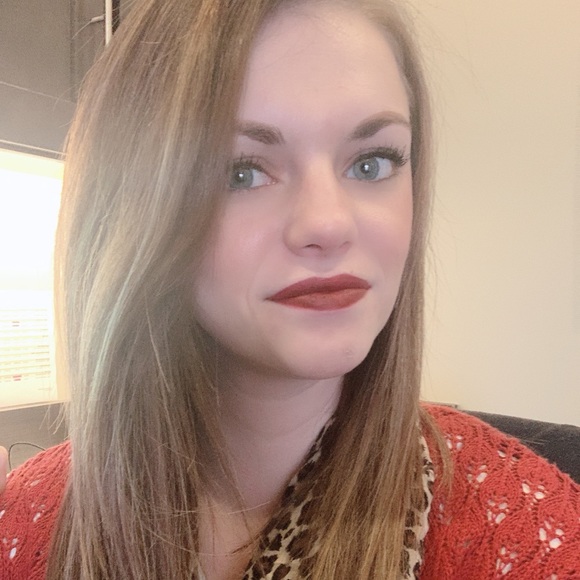 Profile Picture of Alexi Smalley (@arandel) on Poshmark