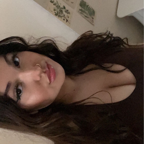 Profile Picture of Thalia Volkoff (@thalia_volkoff) on Poshmark