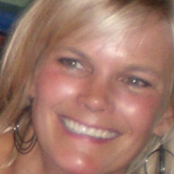 Profile Picture of Debbie Gryte (@debbiegryte) on Poshmark