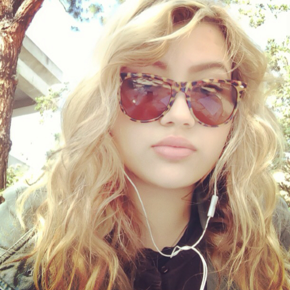 Profile Picture of Cassandra Camacho (@cachun) on Poshmark