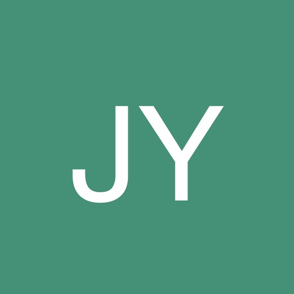 Profile Picture of Julianna Yee (@juliannayee) on Poshmark