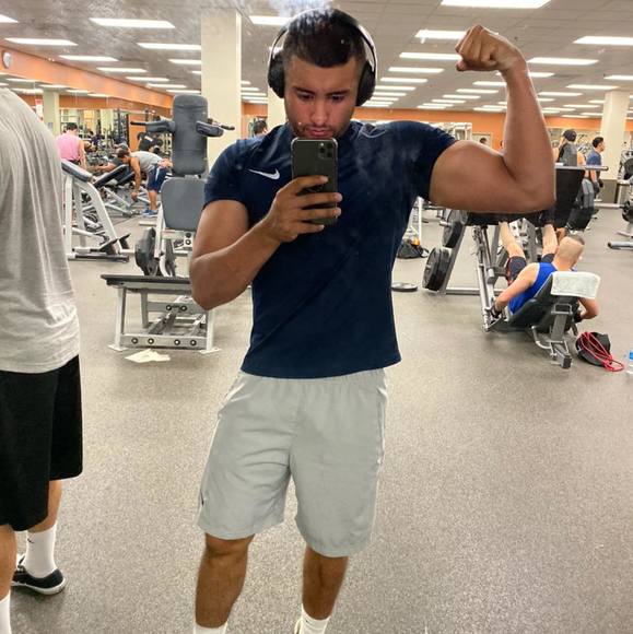 Profile Picture of Fabian Carreon (@fabian236) on Poshmark