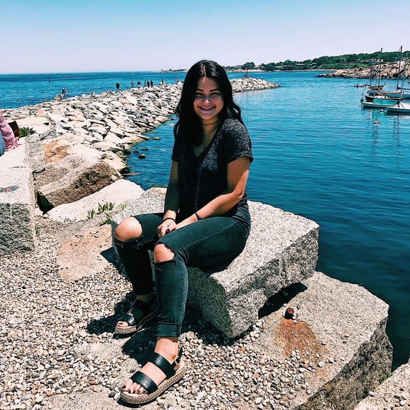 Profile Picture of Sarah Chirchirillo (@sarahchirch) on Poshmark