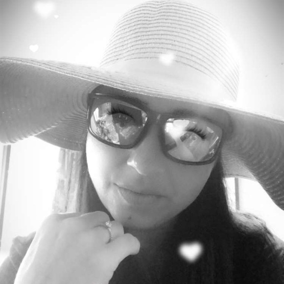 Profile Picture of Gina Adiletto (@ginaa38) on Poshmark