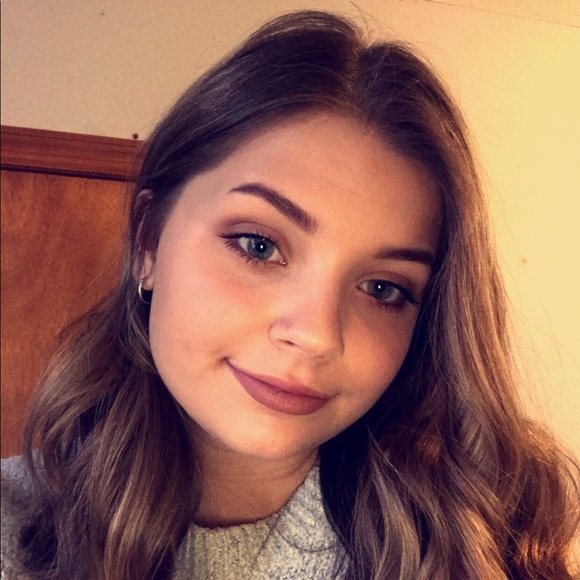 Profile Picture of Chloe Tippens (@chloeetippensss) on Poshmark