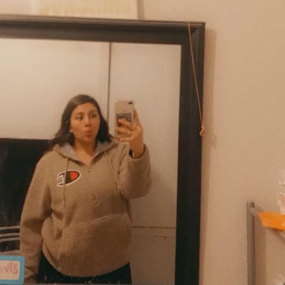 Profile Picture of Jessica Bosquez (@jb200401) on Poshmark