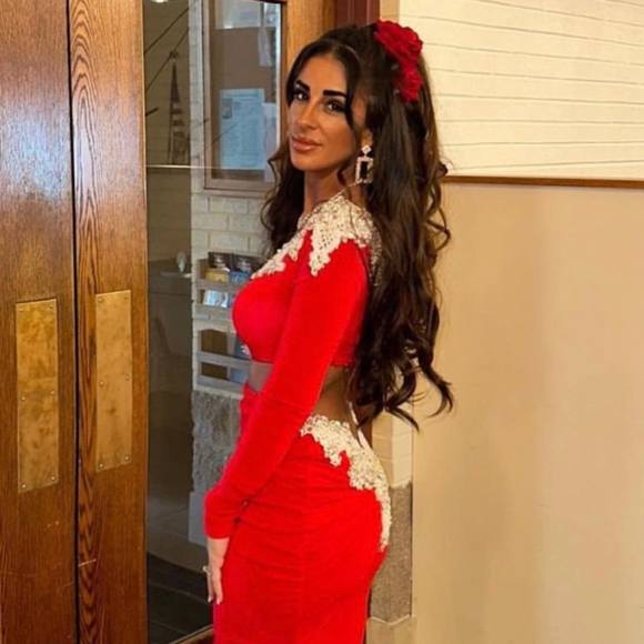 Profile Picture of Rianna Rianna (@rianna_rianna) on Poshmark