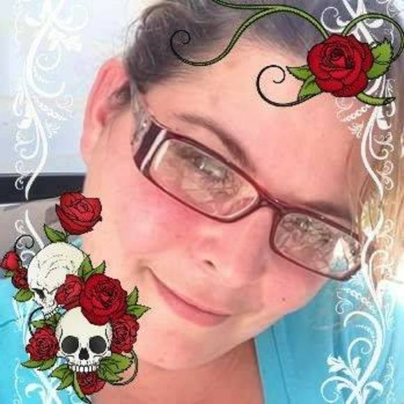 Profile Picture of Kimberly Denton (@kimberky1234) on Poshmark