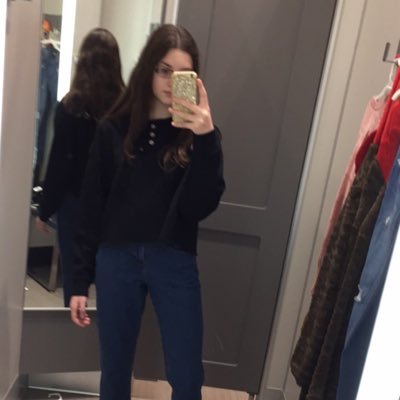 Profile Picture of Nicole (@nicolepica13) on Twitter