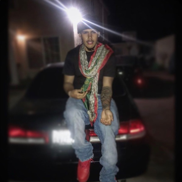 Profile Picture of Chris Mendoza (@thetank_52) on Poshmark