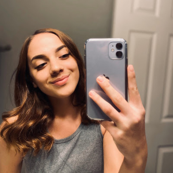 Profile Picture of Brianna Schneider (@0301brianna) on Poshmark