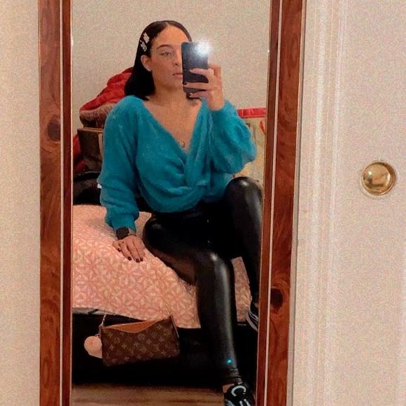 Profile Picture of Estefani Lora rosario (@estefanilora97) on Poshmark