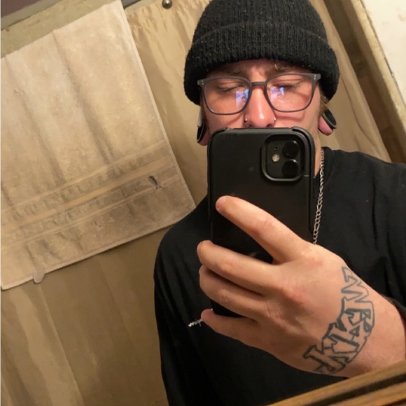 Profile Picture of Damian Conner (@daurandconner) on Poshmark