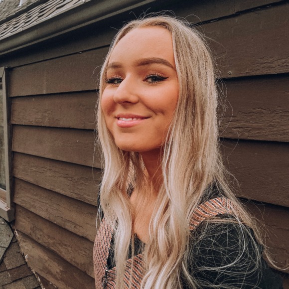 Profile Picture of Cassidy Mccoy (@cassmccoy) on Poshmark