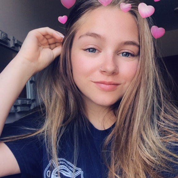 Profile Picture of Karli Macmullin (@karli_macmullin) on Poshmark