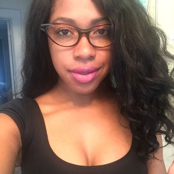 Profile Picture of Sylvia Edmondson (@sylvianicole_) on Poshmark