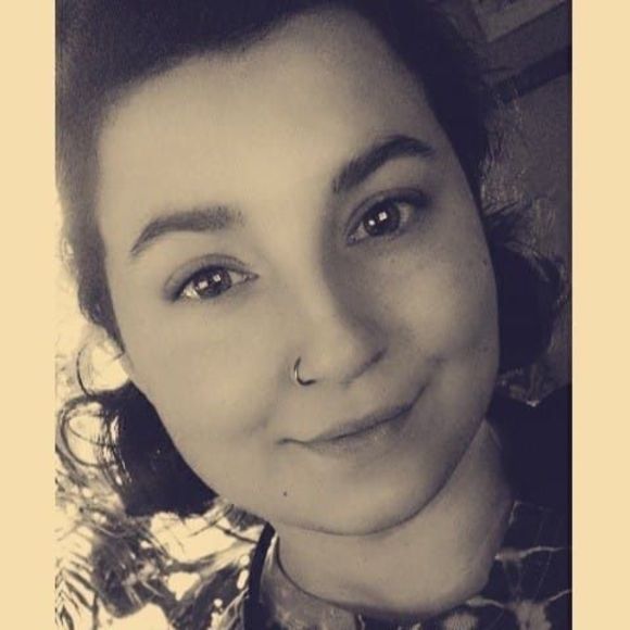 Profile Picture of Jenna Hooser (@jennahooser) on Poshmark