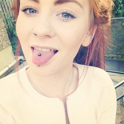 Profile Picture of Holly Neale (@hollmania) on Twitter