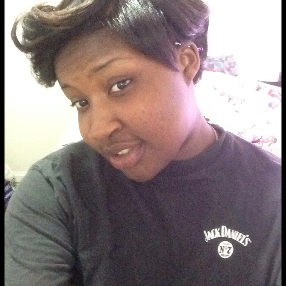 Profile Picture of Kim Noel (@_londonkisses) on Poshmark