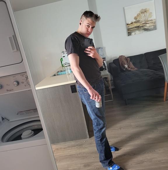 Profile Picture of Benjamin Hofer (@benjaminhfr) on Poshmark