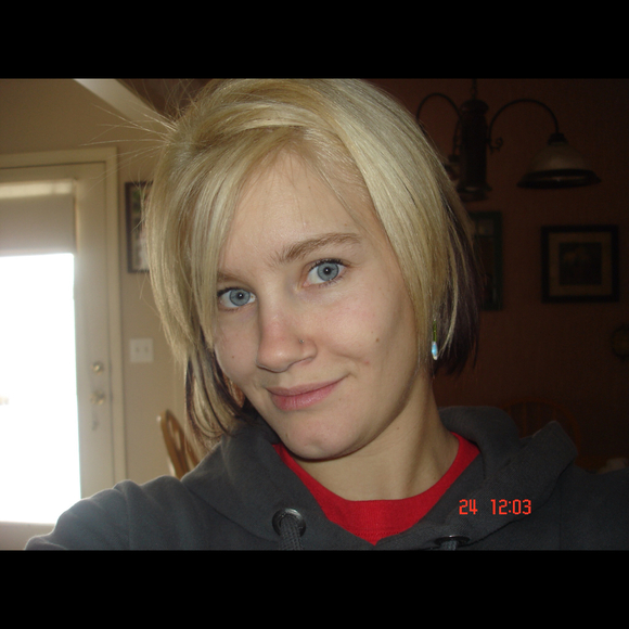 Profile Picture of Danielle Rivera (@drscott46025) on Poshmark