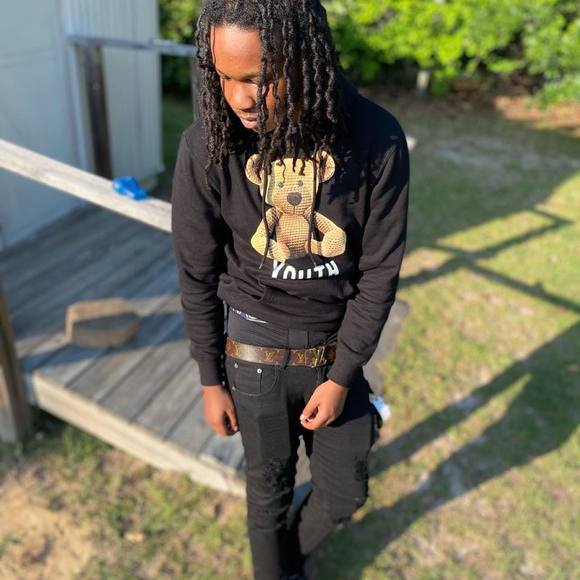 Profile Picture of Carlos Goodwin (@losnozy) on Poshmark