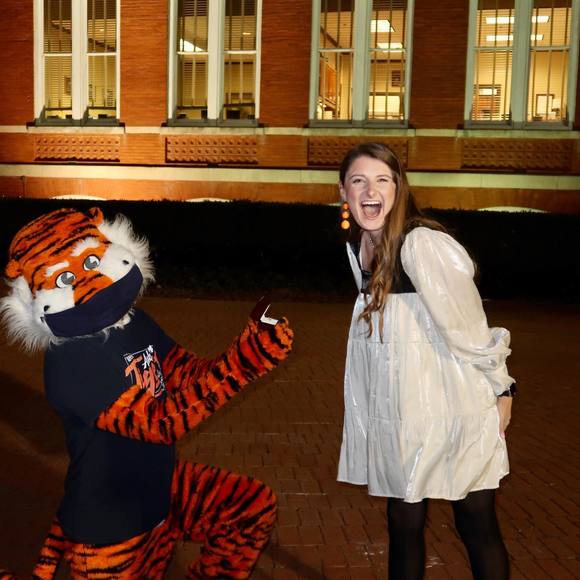 Profile Picture of Elizabeth Bundrick (@lizzy2449) on Poshmark