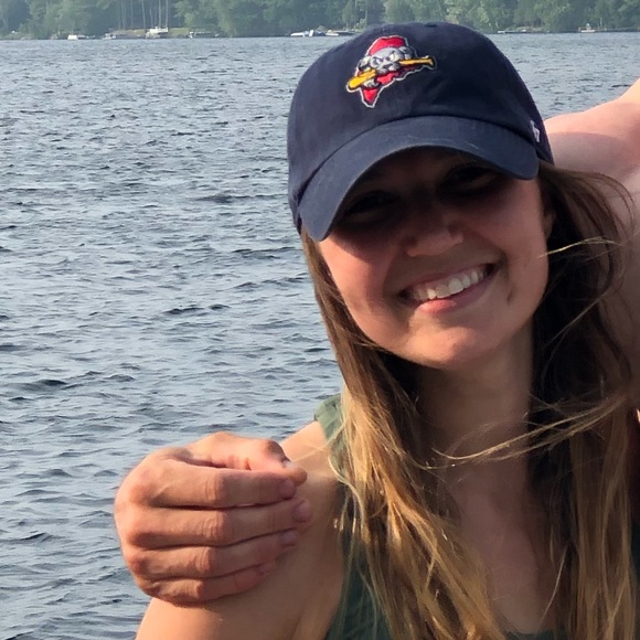 Profile Picture of Caroline Glovsky (@carolineg89) on Poshmark