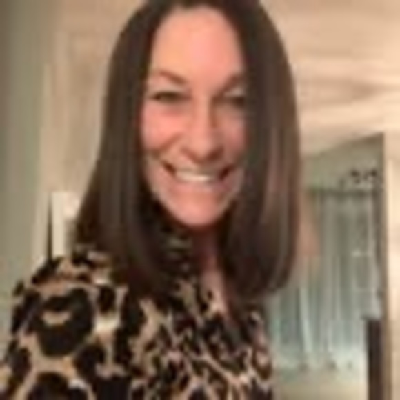 Profile Picture of Isabelle Desjardins (@isabelledesj688) on Poshmark