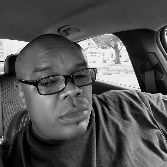 Profile Picture of Earl Hooks (@hooksr66) on Poshmark