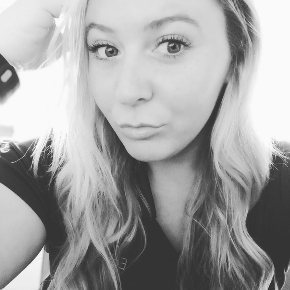 Profile Picture of Michelle Snook (@snookums90) on Poshmark