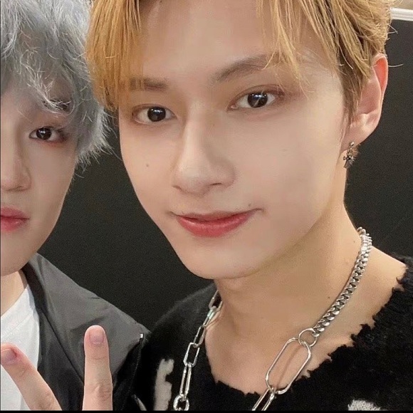 Profile Picture of Cait Rossmann (@huiluv) on Poshmark