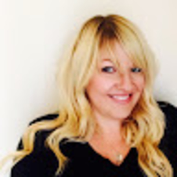 Profile Picture of Kristin Lisak (@lisa_k_a) on Poshmark