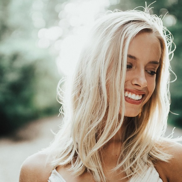 Profile Picture of Ananda Wielock (@anandawielock) on Poshmark