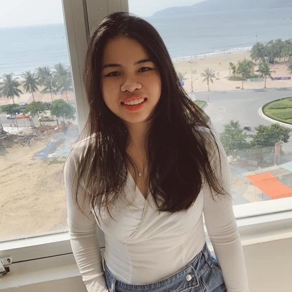 Profile Picture of Hồng Đinh (@nitquy_hong) on Poshmark