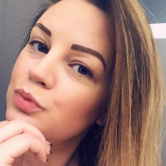 Profile Picture of Anne Jeffery (@abafrench17) on Poshmark