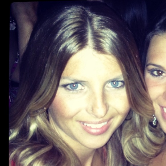 Profile Picture of Amanda Scislowicz (@amandahirth) on Poshmark