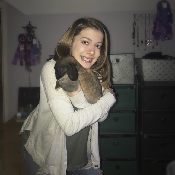 Profile Picture of Kailey Omdahl (@omdahlkailey) on Poshmark