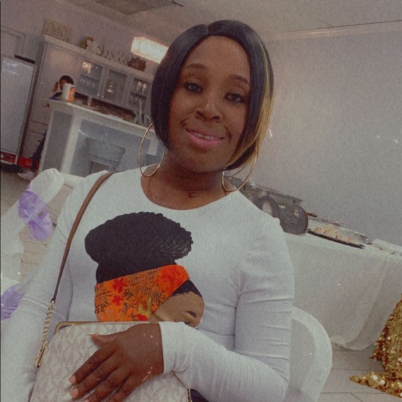 Profile Picture of Danielle Perrilloux (@jazzyoung20) on Poshmark