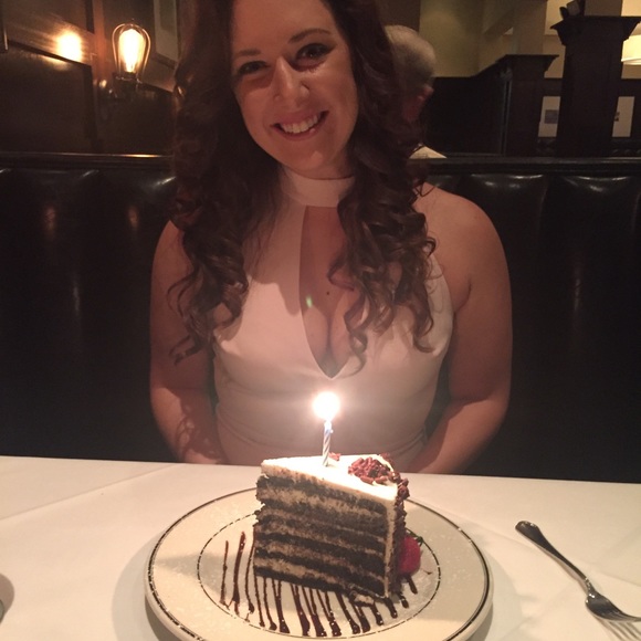 Profile Picture of Rachel Belfeuil (@rrrachelnicole) on Poshmark