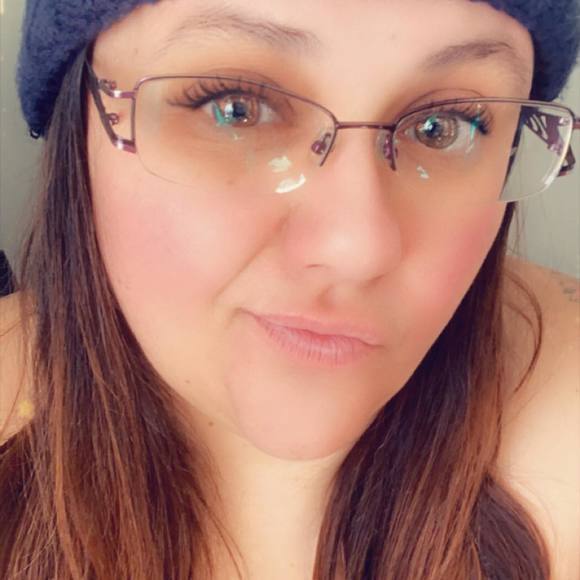 Profile Picture of Mandy Harron (@mandyharron) on Poshmark