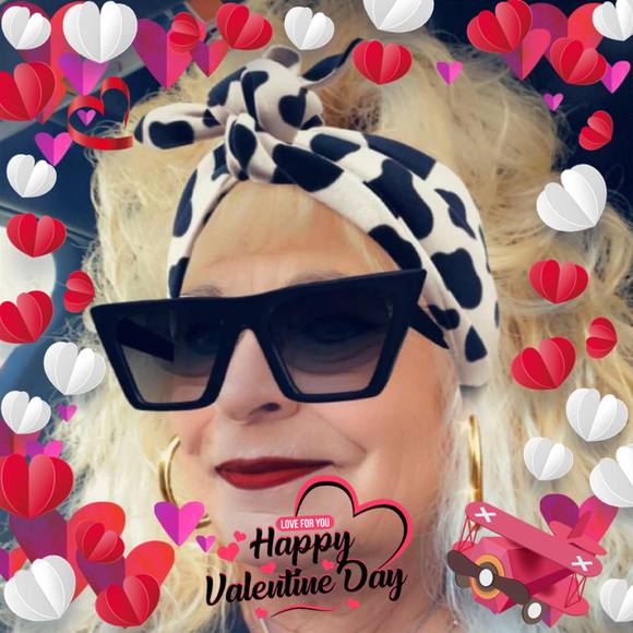 Robin Holley - Poshmark Profile Picture of Robin Holley (@sunfunbeach) on Poshmark