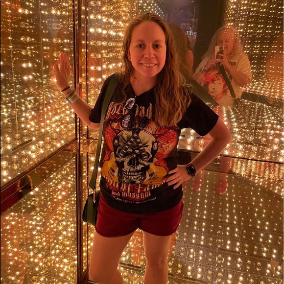Profile Picture of Jennie Gesek (@jennieg08) on Poshmark