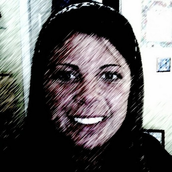 Profile Picture of Angela Rongione (@angelarongione) on Poshmark