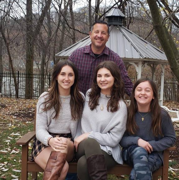 Profile Picture of William Ron (@rskillen419) on Poshmark