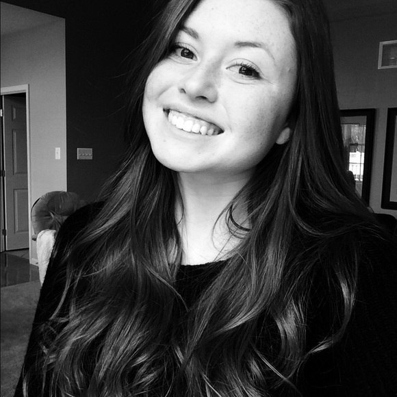 Profile Picture of Kaitlyn Nutley (@kaitlynamber21) on Poshmark