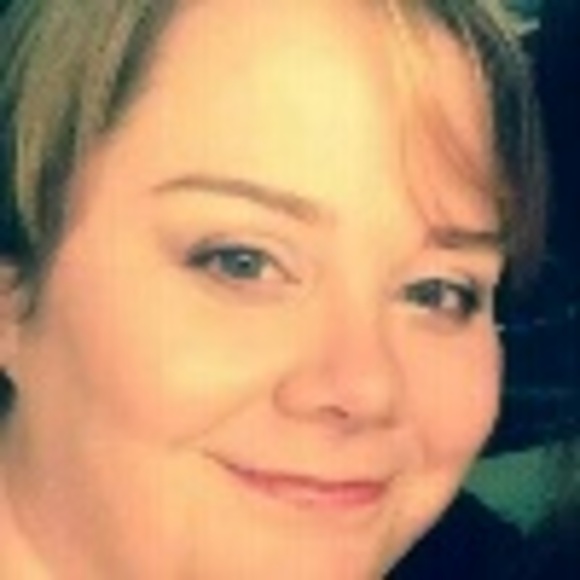 Profile Picture of Heidi Goshorn (@heidilynng) on Poshmark