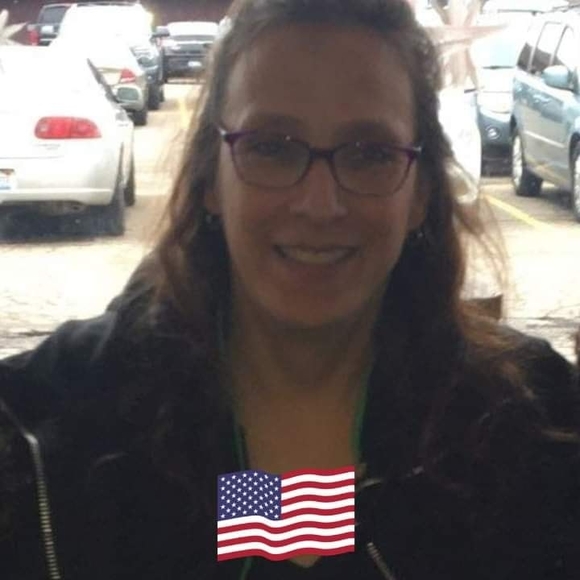 Profile Picture of Renee Nelson (@nelsonnjjrr) on Poshmark